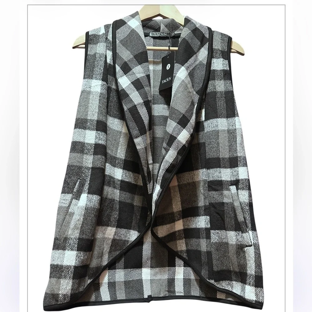 Yacun Black and White Plaid Vest with Pockets